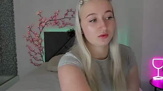 HollyTailors online show from 01-14-26, 01:37