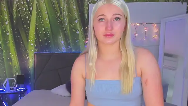 HollyTailors online show from 11-18-25, 06:28