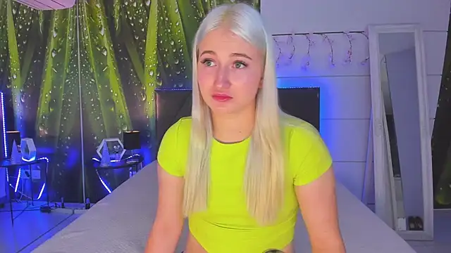 HollyTailors online show from 11-12-25, 01:04