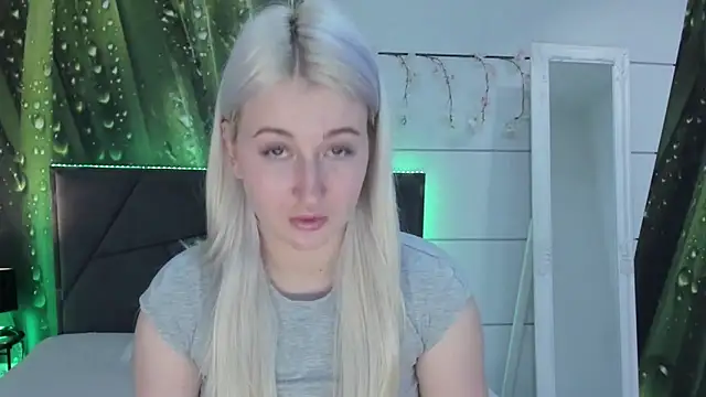 HollyTailors online show from 02-15-26, 06:14