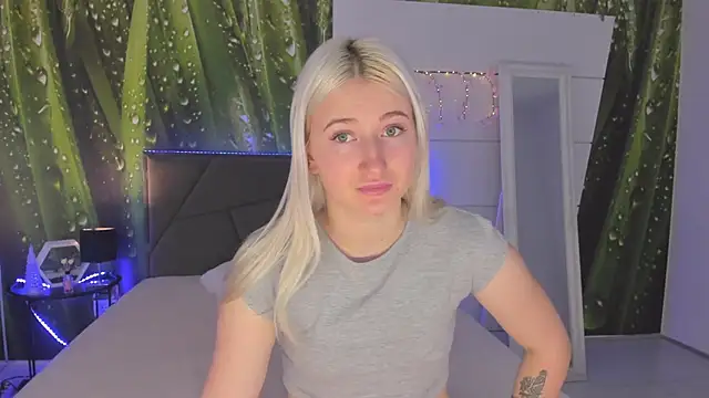 HollyTailors online show from 02-23-26, 06:25