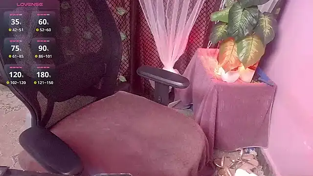 Snapshot of heyy_kiran chatting on 11-17-25, 04:22 heyy kiran online show from 11-17-25, 04:22