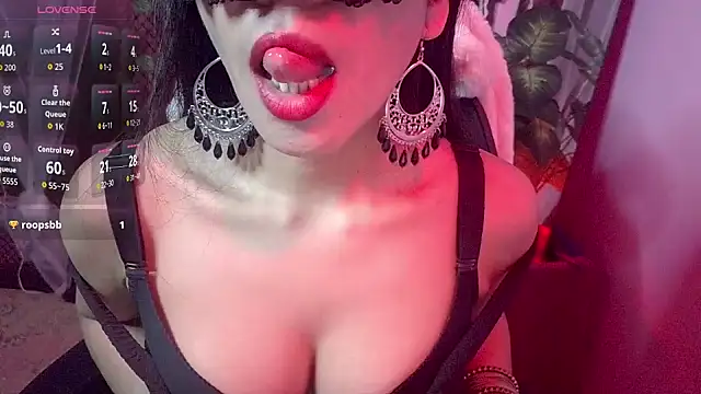 Snapshot of heyy_kiran chatting on 11-19-25, 04:51 heyy kiran online show from 11-19-25, 04:51