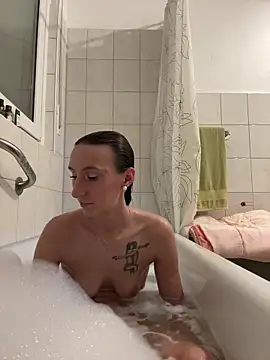 Emilia Mausi online show from 12-14-25, 07:52