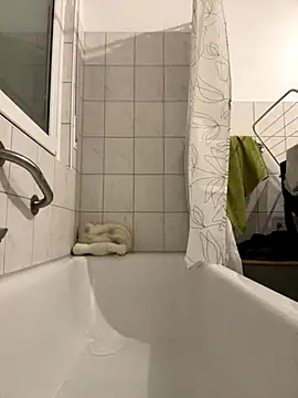 Emilia Mausi online show from 11-27-25, 08:20