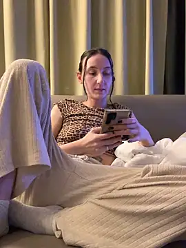 Emilia Mausi online show from 02-11-26, 08:31