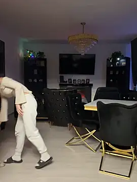 Emilia Mausi online show from 11-15-25, 08:13