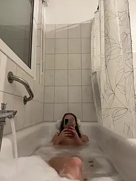 Emilia Mausi online show from 01-05-26, 08:01