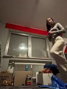 Emilia Mausi online show from 02-17-26, 08:06