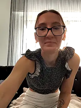 Emilia Mausi online show from 10-12-25, 09:10