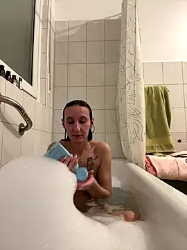 Emilia Mausi online show from 12-15-25, 08:14