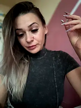 iSelena online show from 11-06-25, 05:44