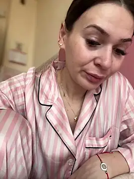 iSelena online show from 03-02-26, 08:54