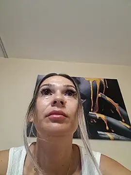 iSelena online show from 09-10-25, 06:01