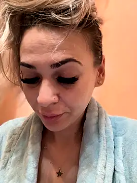 iSelena online show from 10-27-25, 07:09