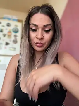 iSelena online show from 09-26-25, 05:47