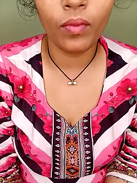 Rose-luckey online show from 04-28-26, 03:38