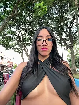 lissafeniix  online show from 12-21-25, 09:37