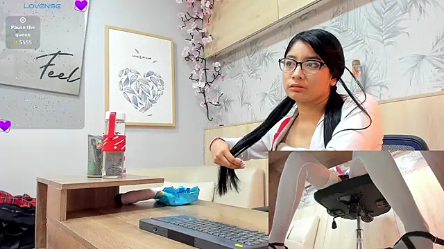 MelanyWayne  online show from 05-08-26, 06:01