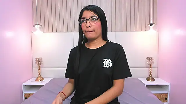 MelanyWayne  online show from 04-30-26, 05:53