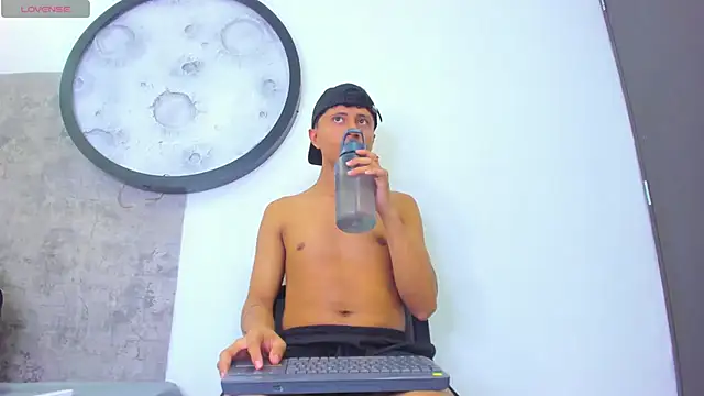  Leohot  online show from 03-21-26, 03:41