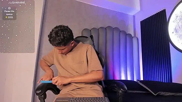  Leohot  online show from 10-31-25, 03:47