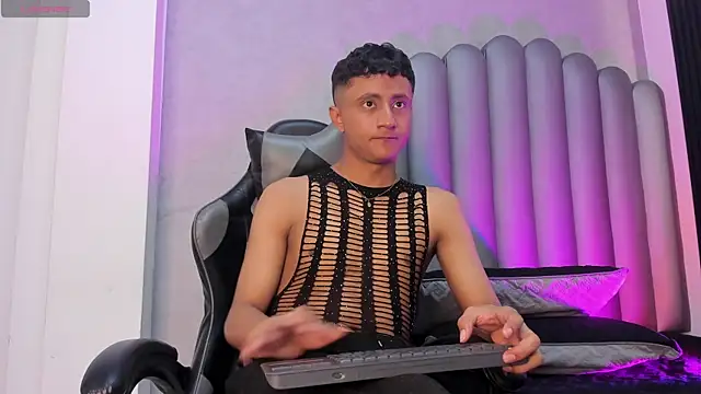  Leohot  online show from 10-25-25, 03:49