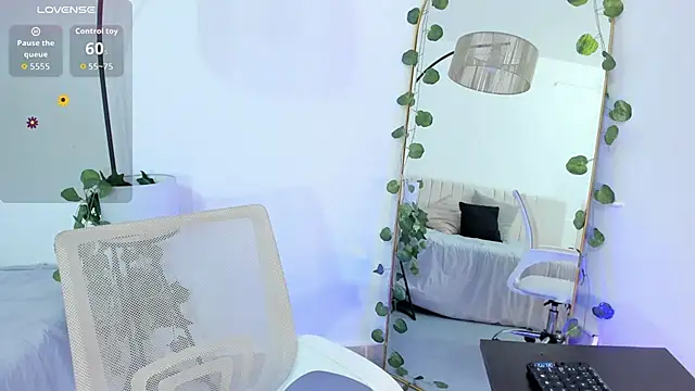 Snapshot of _shaiira chatting on 10-20-25, 01:11 shaiira online show from 10-20-25, 01:11