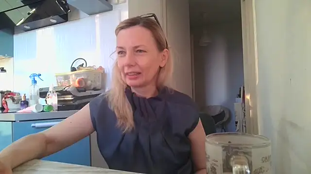 Snapshot of Sweetmurrr chatting on 06-22-26, 01:44 Sweetmurrr online show from 06-22-26, 01:44