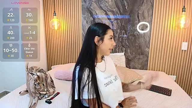 Snapshot of Alana-Jones chatting on 09-10-25, 11:53 Alana-Jones online show from 09-10-25, 11:53