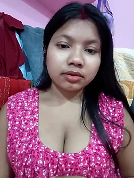 Snapshot of Redchery chatting on 05-13-26, 05:42 Redchery online show from 05-13-26, 05:42