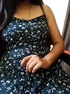 Snapshot of Quinn_Bebo chatting on 10-29-25, 04:06 Quinn Bebo online show from 10-29-25, 04:06