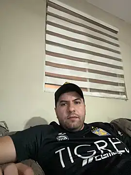 Snapshot of raulgzz4 chatting on 03-23-26, 03:28 raulgzz4 online show from 03-23-26, 03:28