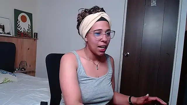 IVONNE COLLINS33 online show from 09-23-25, 03:02