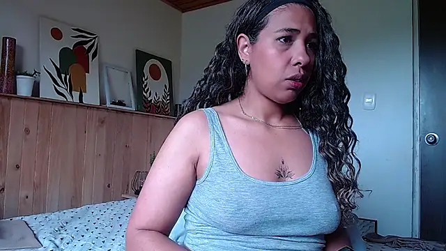 IVONNE COLLINS33 online show from 10-05-25, 01:35