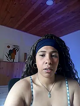 IVONNE COLLINS33 online show from 02-22-26, 08:54