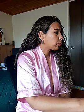 IVONNE COLLINS33 online show from 11-29-25, 03:56