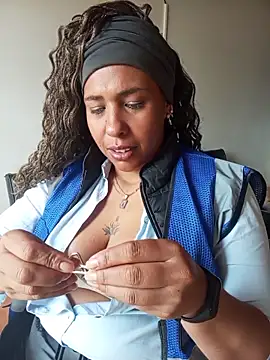 IVONNE COLLINS33 online show from 04-15-26, 03:27