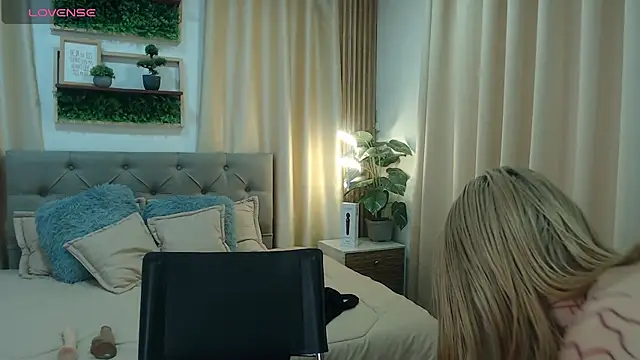 zohet kriss online show from 10-23-25, 03:10