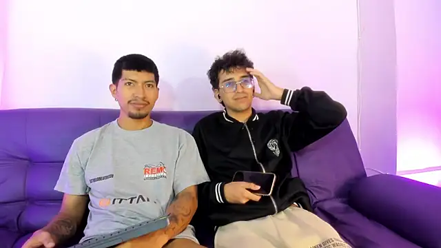 Snapshot of AxelAndJeremy chatting on 09-18-25, 02:58 AxelAndJeremy online show from 09-18-25, 02:58