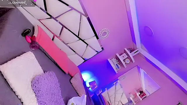 Ariia-janee online show from 11-14-25, 06:28