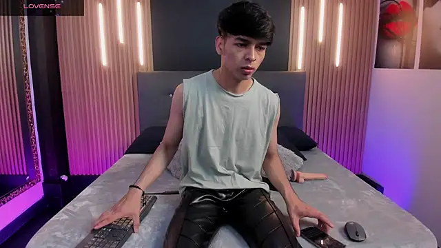 OnlyJos online show from 11-30-25, 01:34