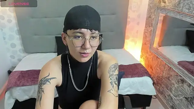emahills  axelrose online show from 10-02-25, 11:08