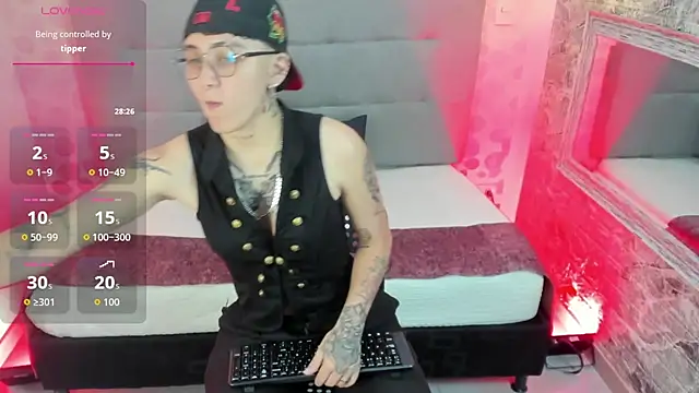 emahills  axelrose online show from 10-17-25, 02:15