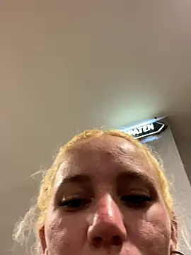 Snapshot of Bruna551 chatting on 10-18-25, 03:08 Bruna551 online show from 10-18-25, 03:08