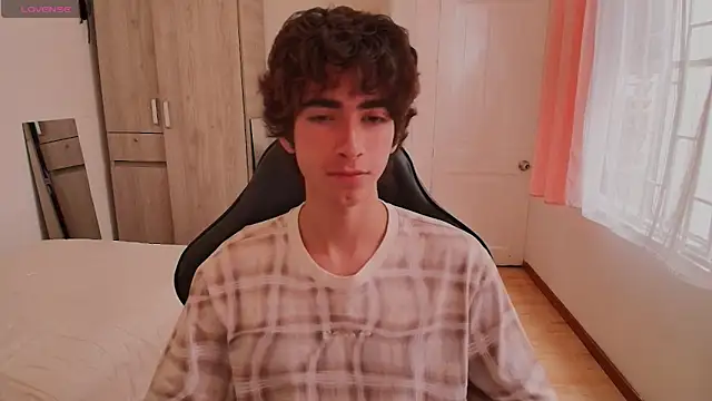 Nude Boy18 online show from 09-17-25, 08:33