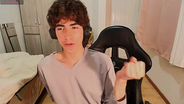 Nude Boy18 online show from 09-13-25, 04:23