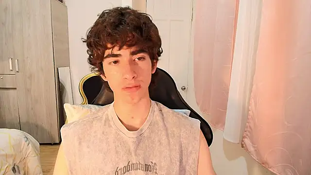 Nude Boy18 online show from 09-24-25, 12:18