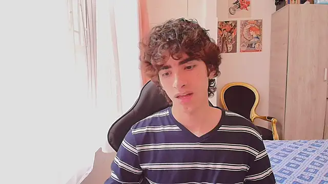 Nude Boy18 online show from 10-28-25, 05:34