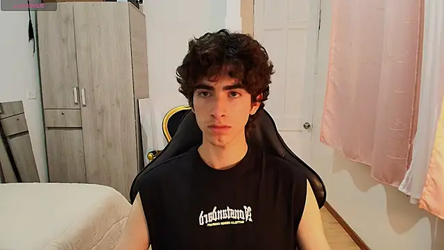 Nude Boy18 online show from 09-21-25, 01:55